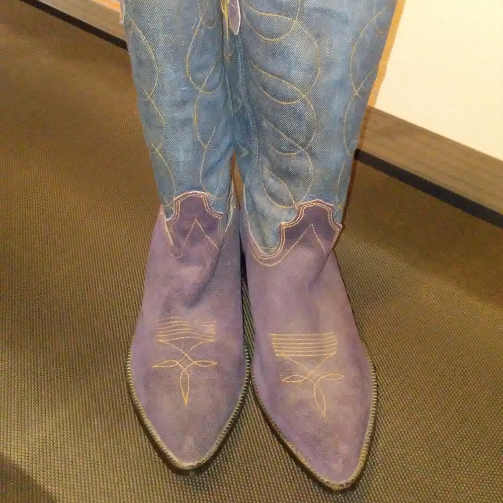COWGIRL BOOTS